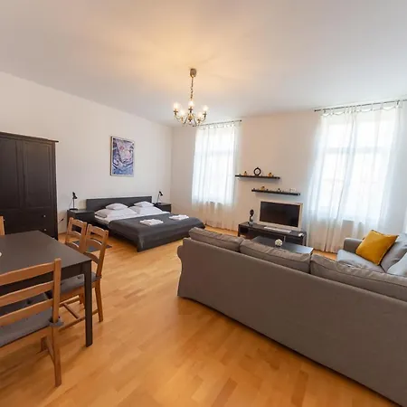 Lakeside Heritage Apartment *